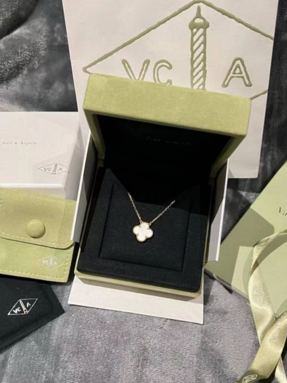 ⚪ Van Cleef & Arpels White Necklace